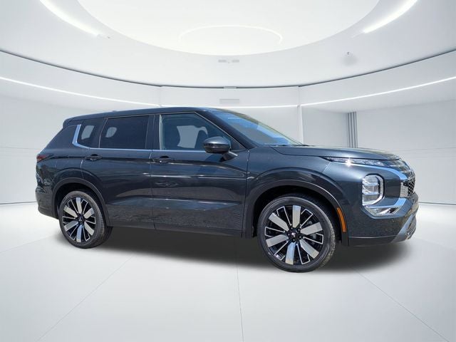 2026 Mitsubishi Outlander SE in Gray — front three-quarter view