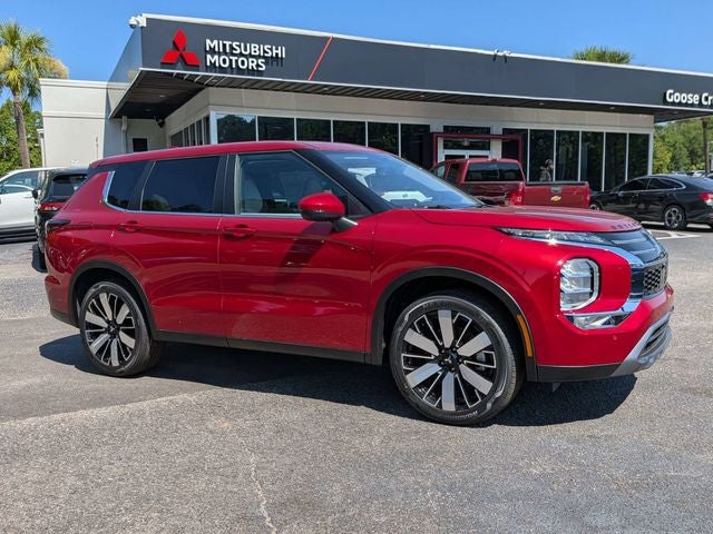 2026 Mitsubishi Outlander — side profile view