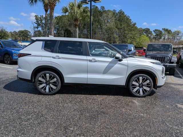 2026 Mitsubishi Outlander — rear three-quarter view
