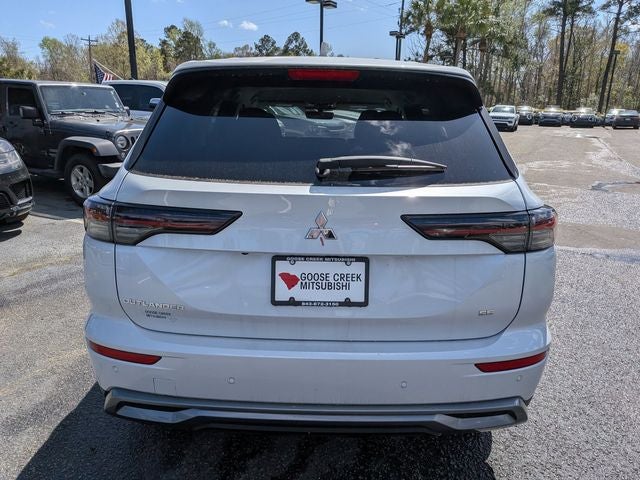 2026 Mitsubishi Outlander — detail view