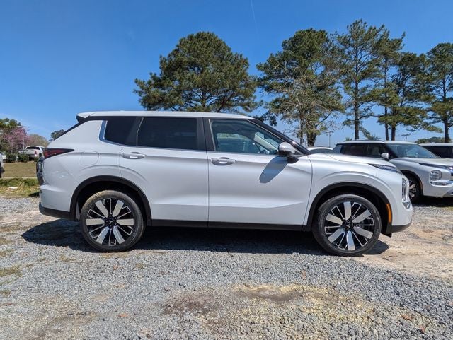2026 Mitsubishi Outlander — rear three-quarter view