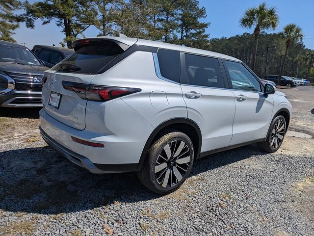 2026 Mitsubishi Outlander — interior view