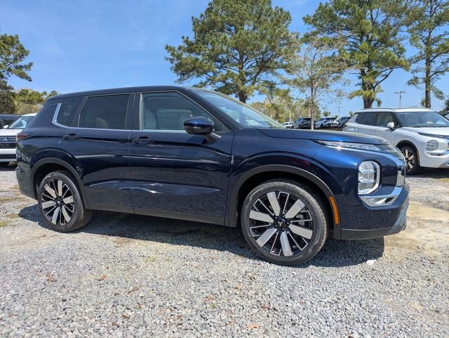 2026 Mitsubishi Outlander — side profile view