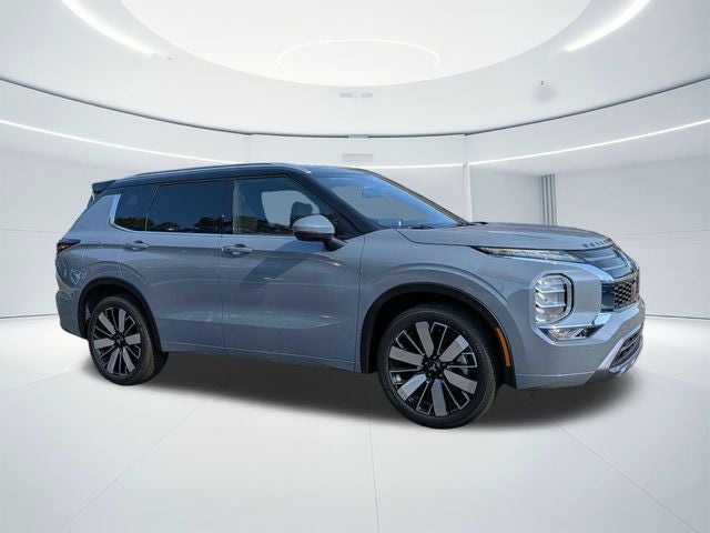 2026 Mitsubishi Outlander SEL in Moonstone Gray/Black Roof — front three-quarter view