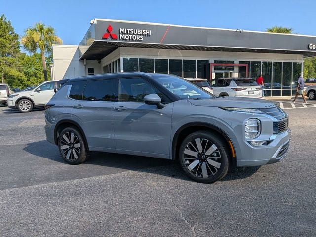 2026 Mitsubishi Outlander — side profile view