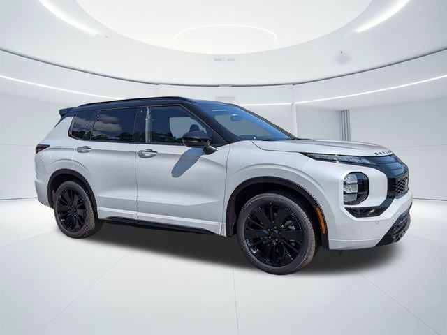 2026 Mitsubishi Outlander Black Edition in White Diamond/Black Roof — front three-quarter view
