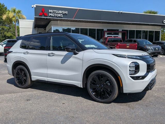 2026 Mitsubishi Outlander — side profile view
