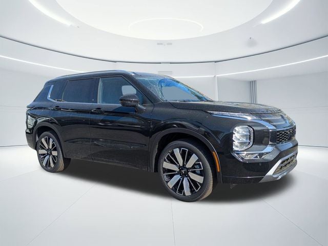 2026 Mitsubishi Outlander SEL in Black — front three-quarter view