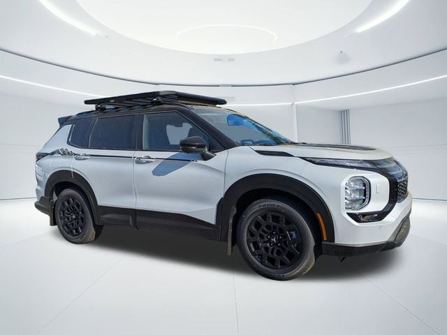 2026 Mitsubishi Outlander Trail Edition in White Diamond/Black Roof — front three-quarter view